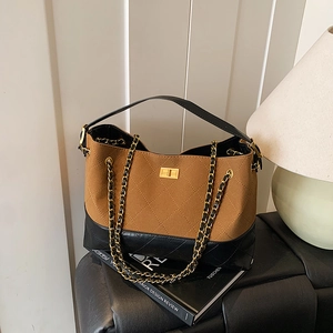 Retro quilted tote bag in brown matte and black leather with a gold twist lock