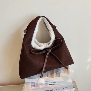Sac fourre-tout vintage en daim marron avec bordure en peau lainée et nœuds déco