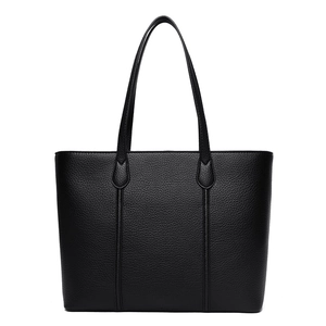 Grand sac cabas noir classique en cuir grainé avec d'élégants détails de couture