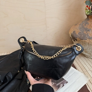 Sac bandoulière rétro noir en similicuir avec chaîne dorée et détails de gland