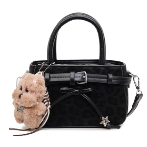Sac sous le bras rétro imprimé léopard avec pendentif étoile et peluche chien en noir