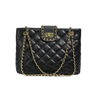 Sac à bandoulière matelassé noir classique avec chaîne dorée et fermoir rectangulaire