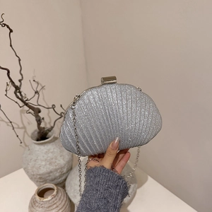 Elegante borsa da sera argento a forma di conchiglia con glitter e catena metallica