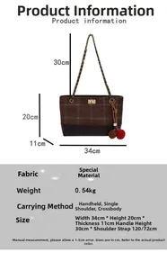Καρό τσάντα tote 34x20x11cm με λουράκι αλυσίδας και διακοσμητικά βελούδινα pompom