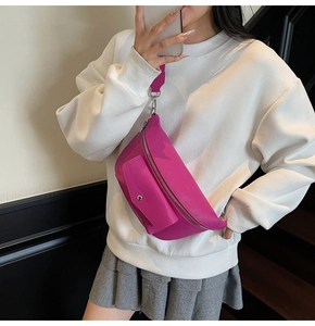 Fuchsia crossbody bag with lychee texture and adjustable wide fabric shoulder strap