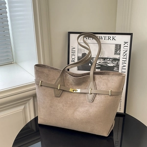 Grand sac cabas vintage en daim avec boucle dorée gris kaki pour le quotidien des femmes