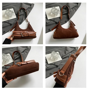 Dettagli della borsa baguette in pelle scamosciata marrone scuro con fibbie in metallo