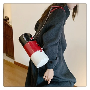 Detail of tricolor cylindrical shoulder bag with glossy finish and chain strap