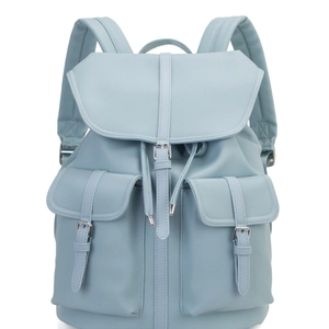 Zaino in pelle martellata azzurra con chiusura a coulisse e ampie tasche anteriori