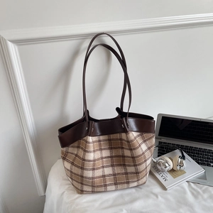 Vintage leopard plaid tote bag in brown faux leather and suede for women with large capacity