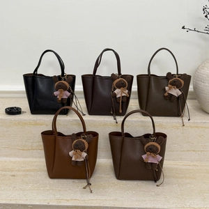 Litchi Texture PU Leather Bucket Tote Bag Large Capacity Commute Handbag With Plush Bear Charm Retro Minimalist For Women