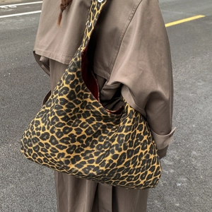 2025 trendy leopard print tote bag for women featuring large capacity and red inner lining