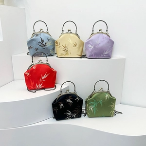 Sac de Soirée Rétro Nouveau Style Chinois pour Femme en Satin Motif Feuille de Bambou Pochette avec Poignée en Métal Fermoir Kiss Lock Sac à Bandoulière