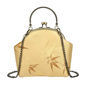 Sac coquille rétro champagne avec motif bambou et poignée en bronze sculptée de face