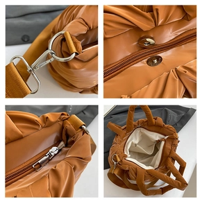 Vues détaillées du sac matelassé caramel avec ferrures argentées et doublure interne