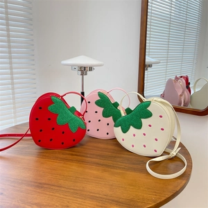 Strawberry Shaped Bag PU Leather Fruit Novelty Crossbody Purse Top Handle Sweet Style For Women Daily Use