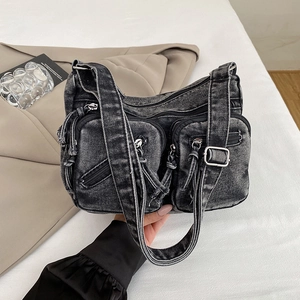 Sac bandoulière en jean délavé tendance avec plusieurs poches et sangle ajustable