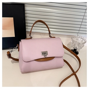 Detailed view of the color-block handbag with vertical texture and silver twist lock