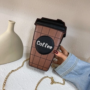 Borsa a tracolla creativa a forma di tazza di caffè in pelle PU marrone con catena