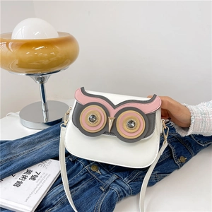 Sac bandoulière créatif en forme de hibou en simili cuir blanc avec patchwork coloré
