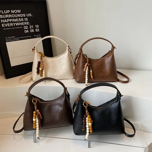 Sac Hobo Demi Lune Vintage Femmes Cuir PU Sac Bandoulière Croissant Main Avec Charme De Gland Perlé Quotidien Casual