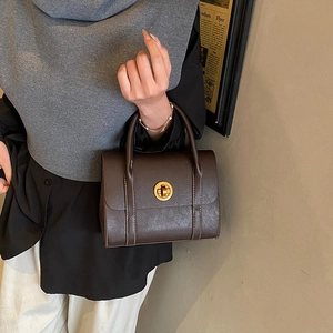 Retro dark brown leather shoulder bag with gold round buckle for daily commute style