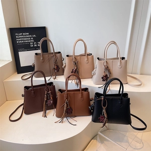 Women Litchi Texture PU Leather Tote Handbag Crossbody Bag With Bear Charm Tassel Large Capacity Commuter Casual Style