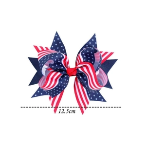 Detail view of 12.5cm American flag bow hair clip made of premium grosgrain ribbon