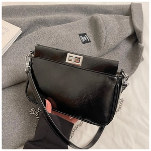 Borsa a spalla vintage in pelle nera cerata con chiusura argento e catena