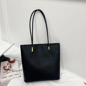 Sac fourre-tout noir classique à texture litchi avec ferrures dorées pour le bureau