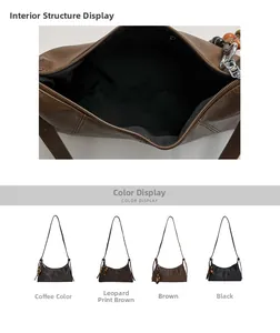 Détail du compartiment principal et des couleurs pour ce sac bandoulière vintage chic