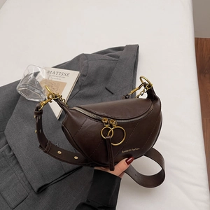 Borsa a tracolla retrò a mezzaluna in pelle marrone con catena dorata e ampia tracolla