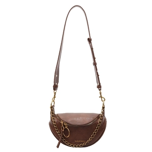 Borsa a tracolla a mezzaluna in pelle PU marrone scuro con catena dorata e cinturino