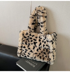 Detail of soft leopard print faux fur texture on a high-capacity winter tote bag