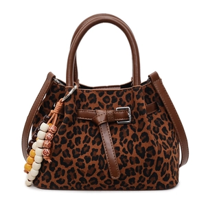 Sac à main léopard pour femme avec poignées en cuir marron et pompon en perles colorées