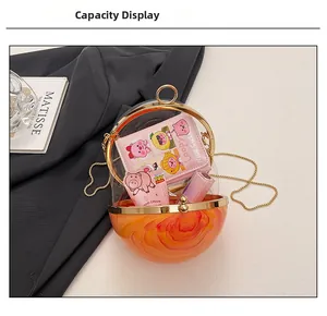 Détails de la capacité intérieure du sac de soirée sphérique en acrylique marbré