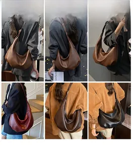 Sacs bandoulière demi-lune grande capacité en coloris caramel, marron et bordeaux