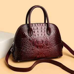 Sac à main bordeaux texture crocodile avec double poignée et bandoulière amovible