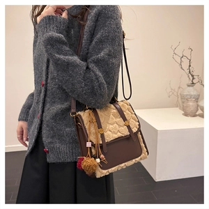 Detail of vintage tote bag featuring brown leather, beige faux fur, and heart texture
