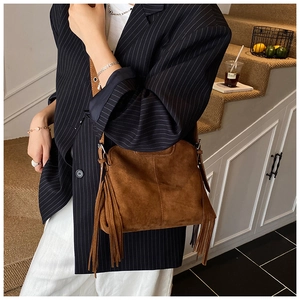 Detailed view of the brown suede fringe shoulder bag with bohemian retro tassels