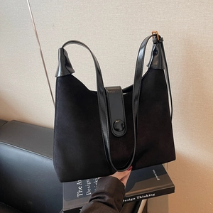Retro large black shoulder bag in mixed suede and patent leather with round snap buckle