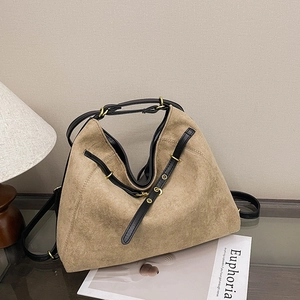 Grand sac cabas en daim kaki avec lanières en cuir noir et boucle circulaire dorée