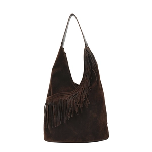 Borsa hobo chic in camoscio testa di moro con lunghe nappe e design bohémien retrò