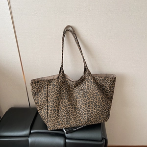Vintage leopard print canvas tote bag for women, large capacity shoulder bag for commuting