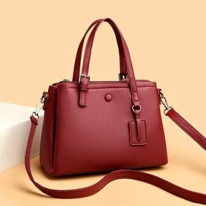 Sac à bandoulière rétro bordeaux en cuir grainé avec poignées et sangle réglable