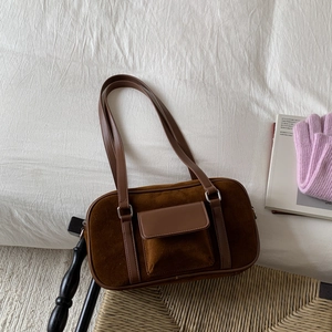 Retro brown baguette bag in suede and smooth leather for a stylish autumn look