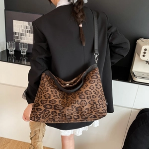 Vintage leopard print large capacity crossbody tote bag with adjustable black strap
