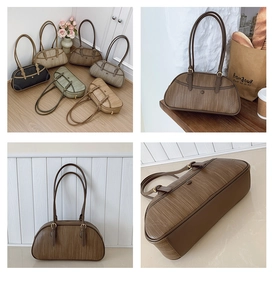 Détail de la texture tissée vintage et de la finition soignée de ce sac à main chic