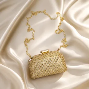 Dettagli della pochette da sera rigida oro chiaro con perline luccicanti e catena
