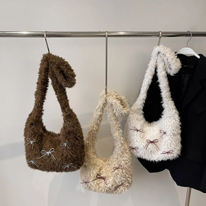 Plush Underarm Shoulder Bag Faux Fur Bow Heart Pendant Sweet Winter Aesthetic Commuting Purse For Women